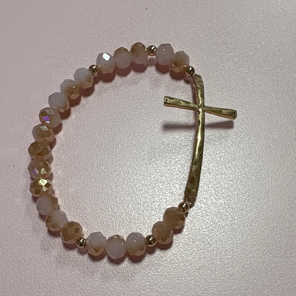 Elegant Gold and Cream Beaded Bracelet